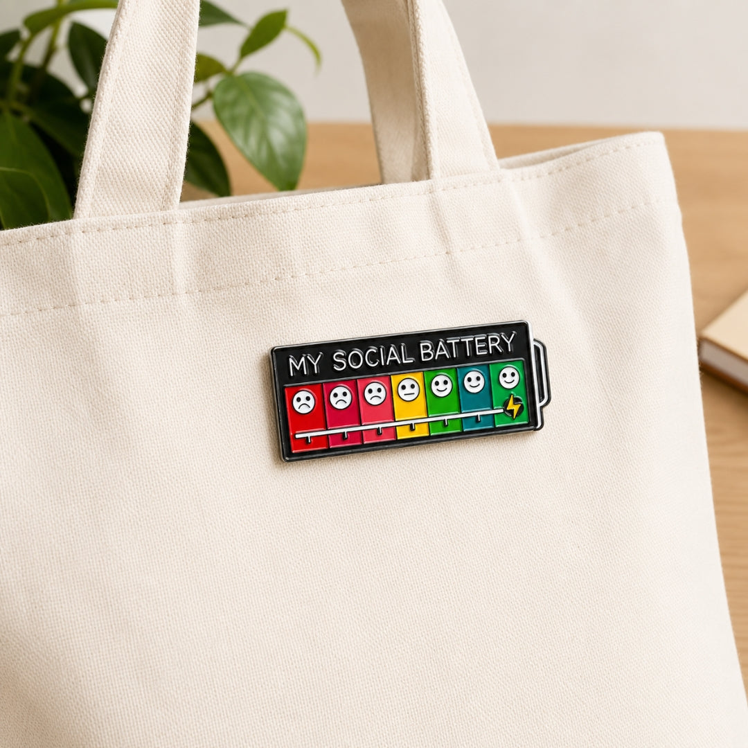 Loope Wooden Pin - Social Battery | Loope | GI0013821